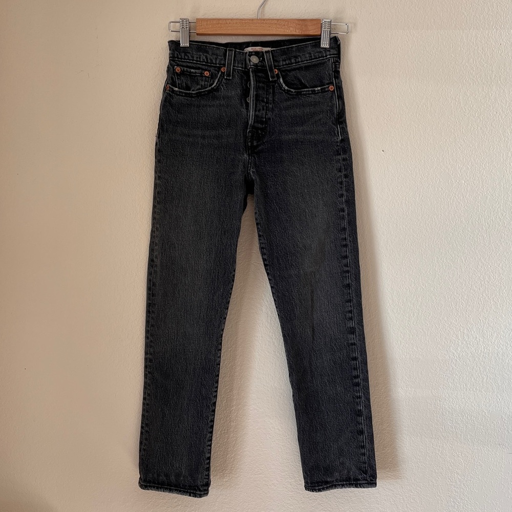 VGUC Levi's® Premium Wedgie Straight Fit Women's Jeans